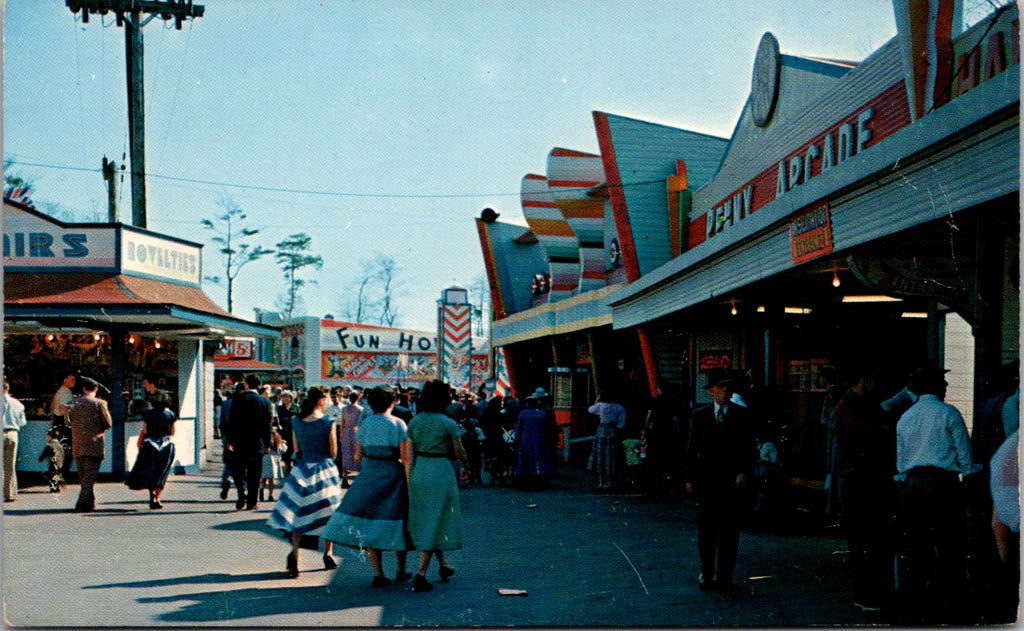 MA, NORTH DARTMOUTH - Penny Arcade and Left in the Dark postcard - 605056
