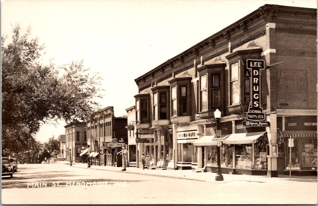 WI, MENOMONIE - Main St with signs, Junction 25 highway sign - RPPC postcard - wk0261