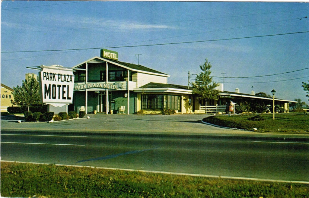 DE, NEW CASTLE - Park Plaza Motel postcard - C08535