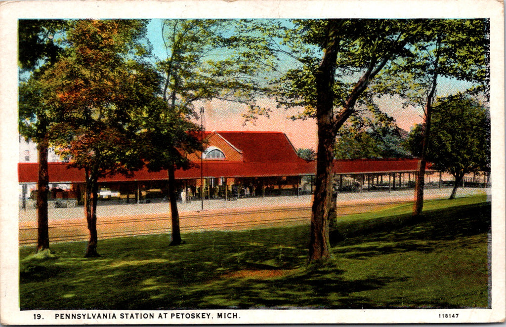 MI, PETOSKEY - Pennsylvania Station, Railroad Depot postcard - B18024