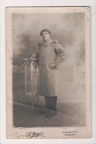 MISC - Military Man in uniform - posing - RPPC - B08277