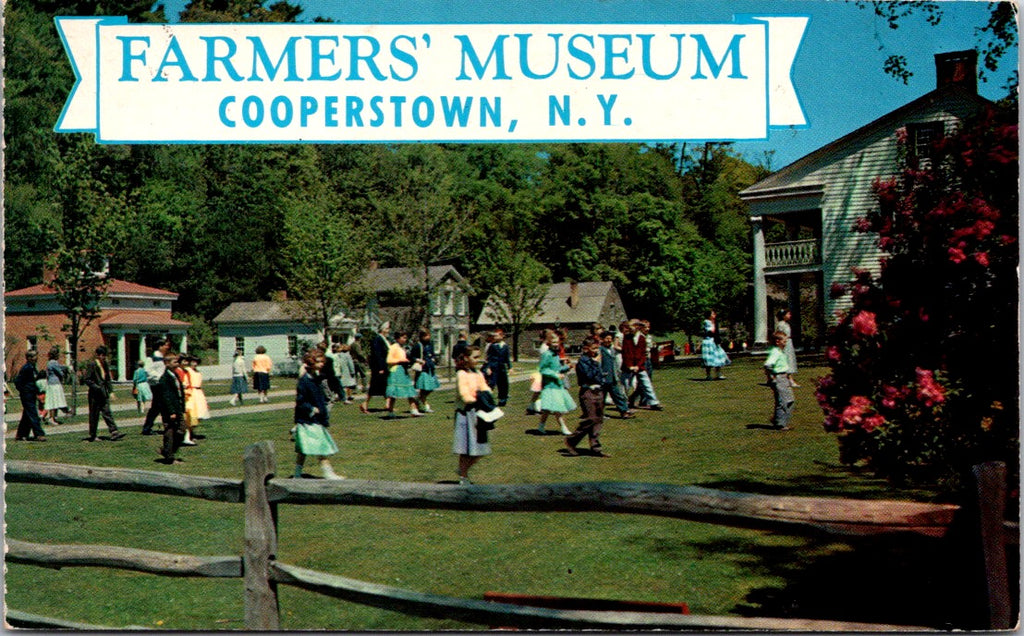 NY, COOPERSTOWN - Farmers Museum, people on lawn vintage postcard - 2k0300