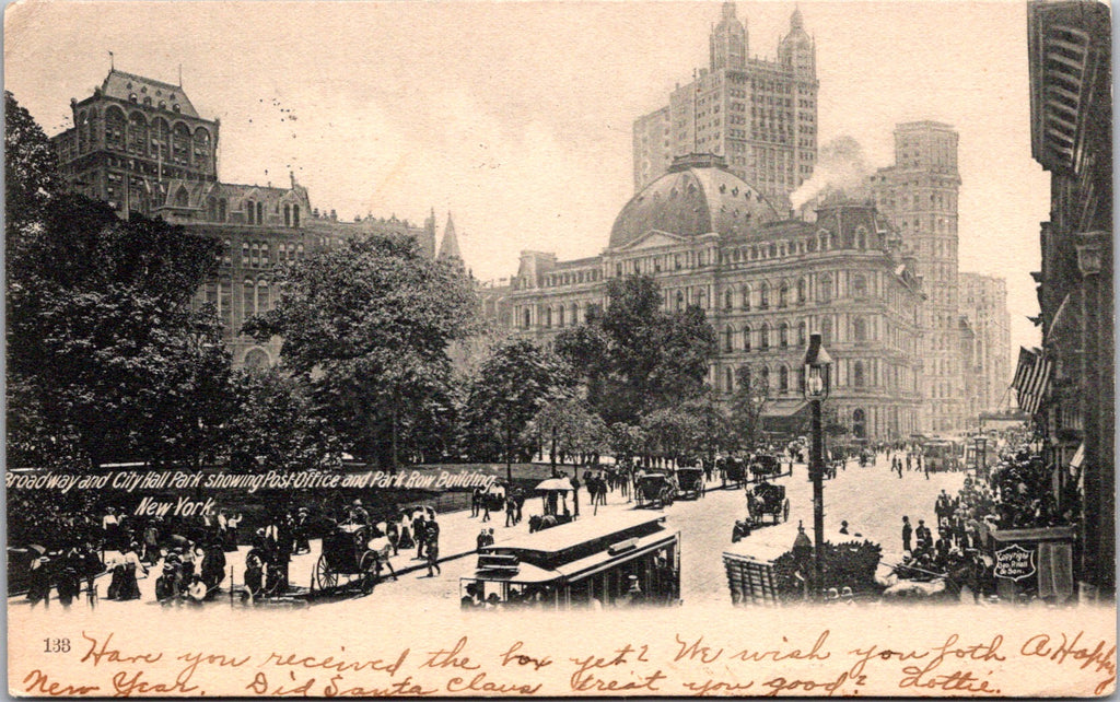 NY, NEW YORK CITY - Broadway, City Hall Park - Geo Hall & Son postcard - 2k0433