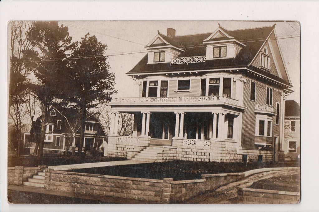 NE, YORK - Unknown Residence - Huffmans General Supply House - RPPC - 2K1311