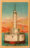 WI, Green Bay - Light House, Lighthouse at Harbor Entrance postcard - 2k1390