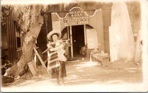 Foreign postcard - JUAREZ, Mexico - Lady with Pistols - RPPC - 2k0010