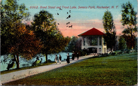 NY, ROCHESTER - Seneca Park band stand, Trout Lake postcard - 2k0501