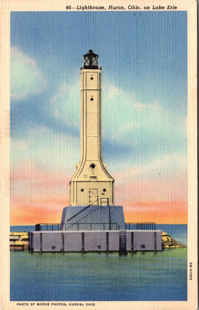 OH, Huron - lighthouse on Lake Erie - 1951 postcard - 2k1389