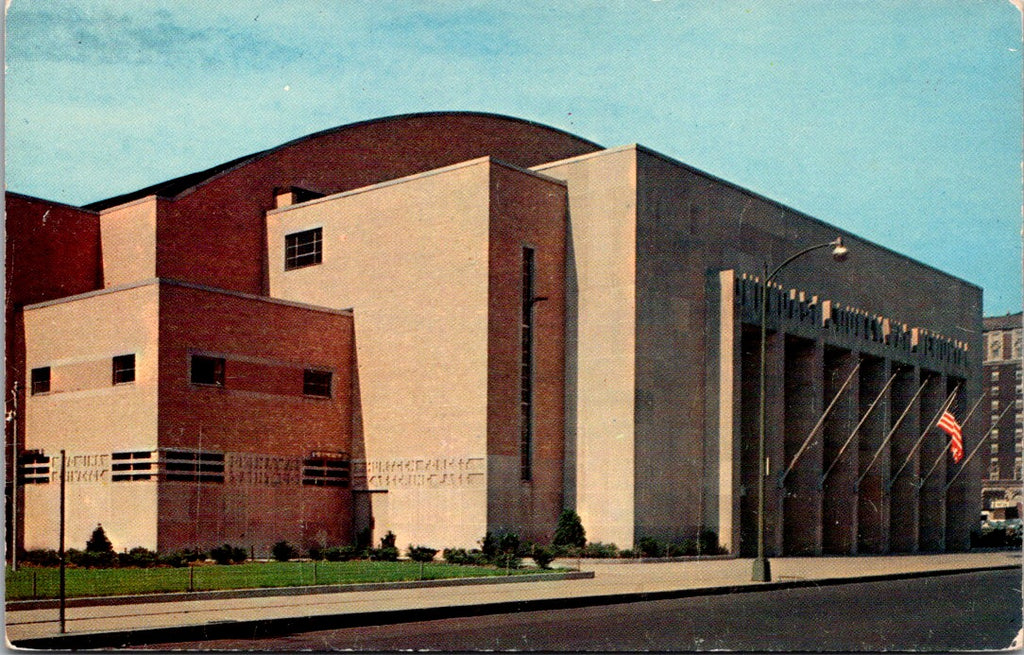 NY, SYRACUSE - Onondaga County War Memorial bldg postcard - 605032