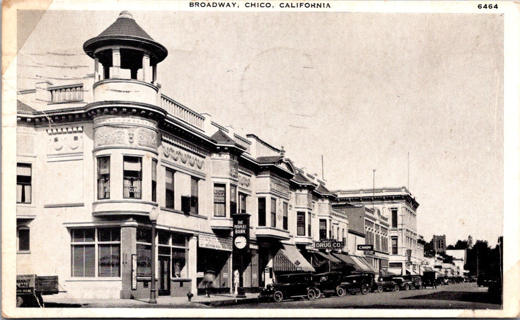 CA, Chico - Broadway, Peoples Bank, Drug store etc - 1935 postcard - 800265