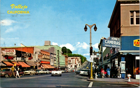 CA, Vallejo - Street Scene with clear signs - California postcard - 800522