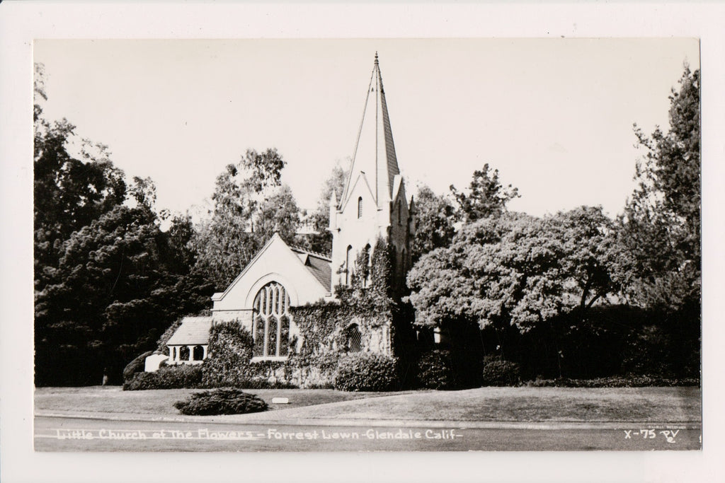 CA, GLENDALE - Little church of the Flowers, Forrest Lawn - RPPC postcard - A051