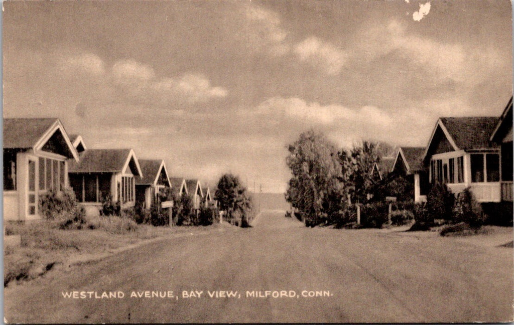 CT, MILFORD - Westland Ave, Bay in distance  - vintage postcard - A19310