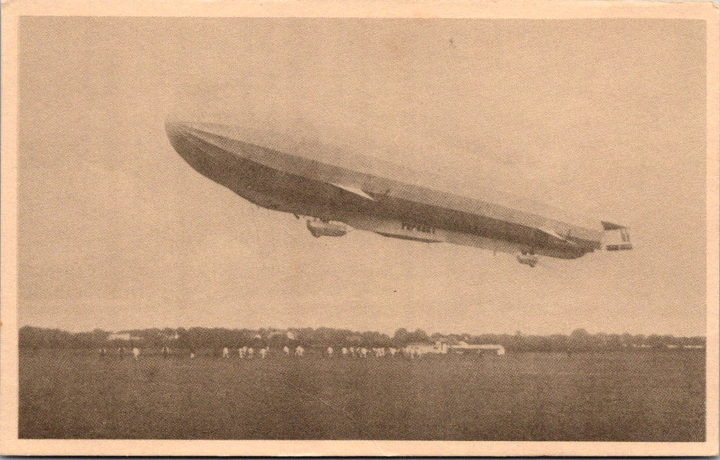 Zeppelin postcard - Unidentified airship just above the ground close up - A19357