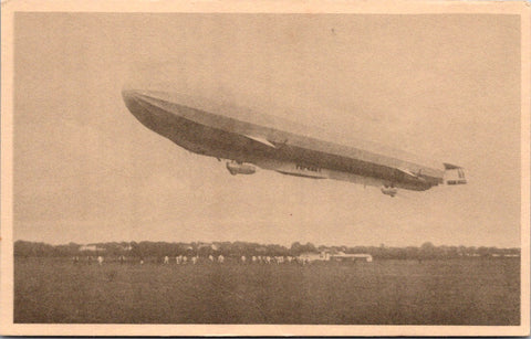 Zeppelin postcard - Unidentified airship just above the ground close up - A19357
