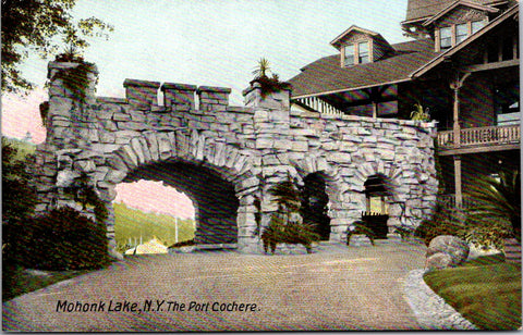 NY, MOHONK LAKE - Port Cochere closeup entrance and house postcard - A19441