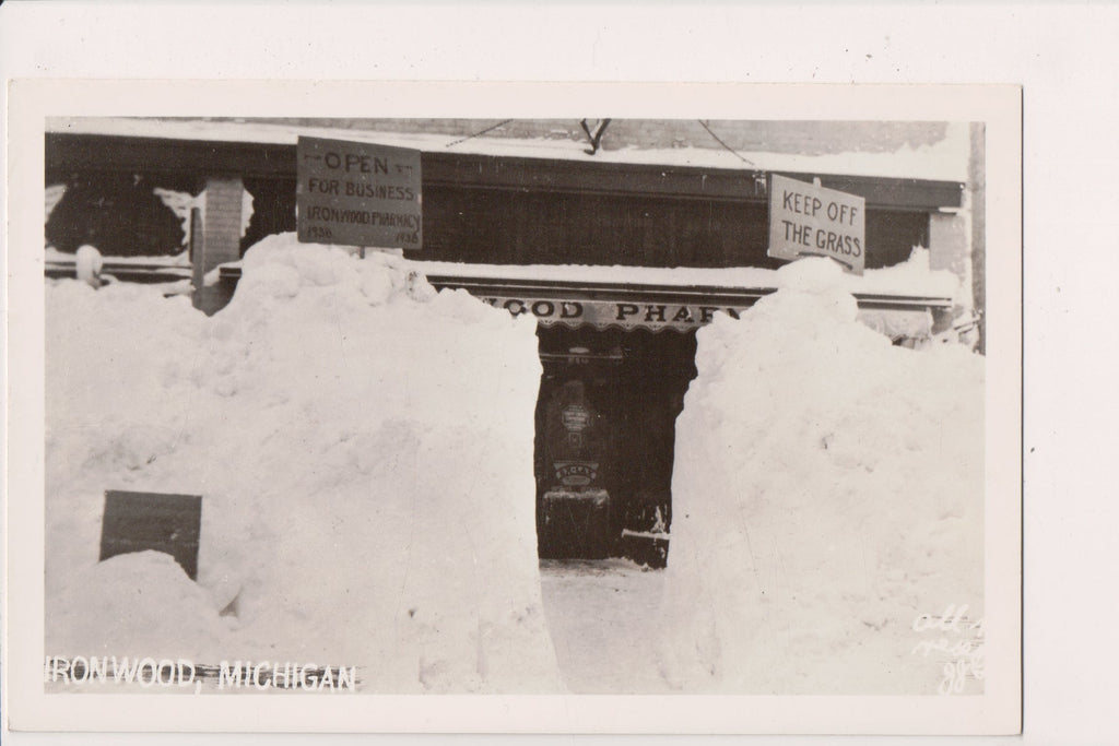 MI, IRONWOOD - Pharmacy entrance behind mounds of snow - RPPC - B06313