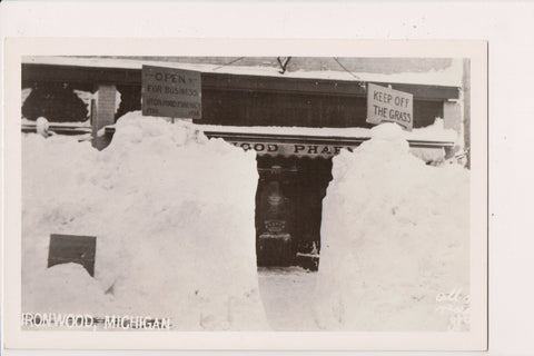 MI, IRONWOOD - Pharmacy entrance behind mounds of snow - RPPC - B06313