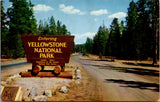 WY, YELLOWSTONE - Entrance and sign close-up, Yellowstone Park postcard - B17101