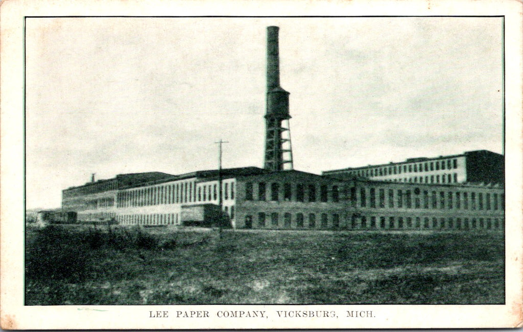MI, VICKSBURG - Lee Paper Co, water tower postcard - C08045