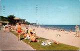 WI, MILWAUKEE - Bradford Beach on Lake Michigan - beach scene postcard - C08110