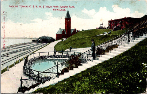 WI, MILWAUKEE - Juneau Park, C & N W station - Kropp postcard - C08221