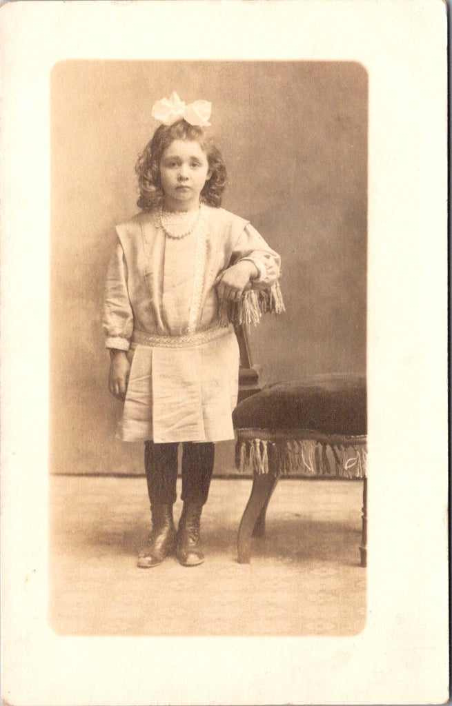 People - Girl - posing while wearing a big bow in her curly hair RPPC - C08355