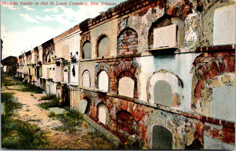LA, NEW ORLEANS - St Louis (old) Cemetery Side Vaults postcard - C17292
