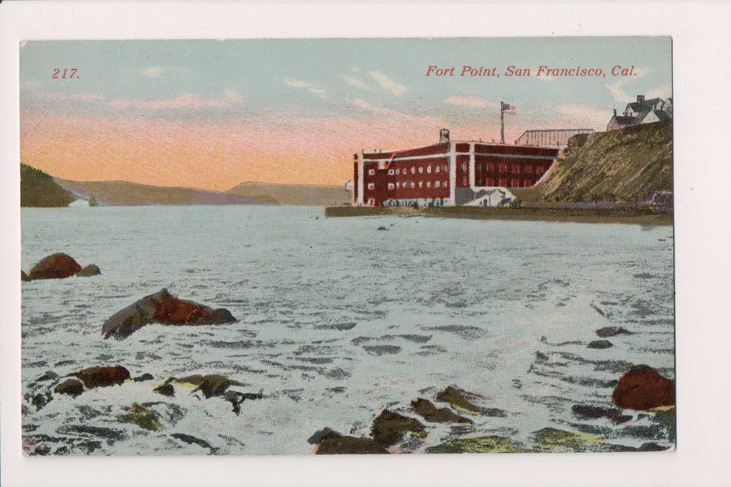 CA, SAN FRANCISCO - Fort Point buildings and water postcard - CP0074