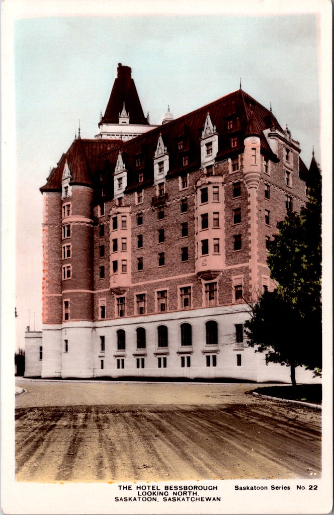 Canada - SASKATOON, SK - Hotel Bessborough - colored RPPC - CR0055