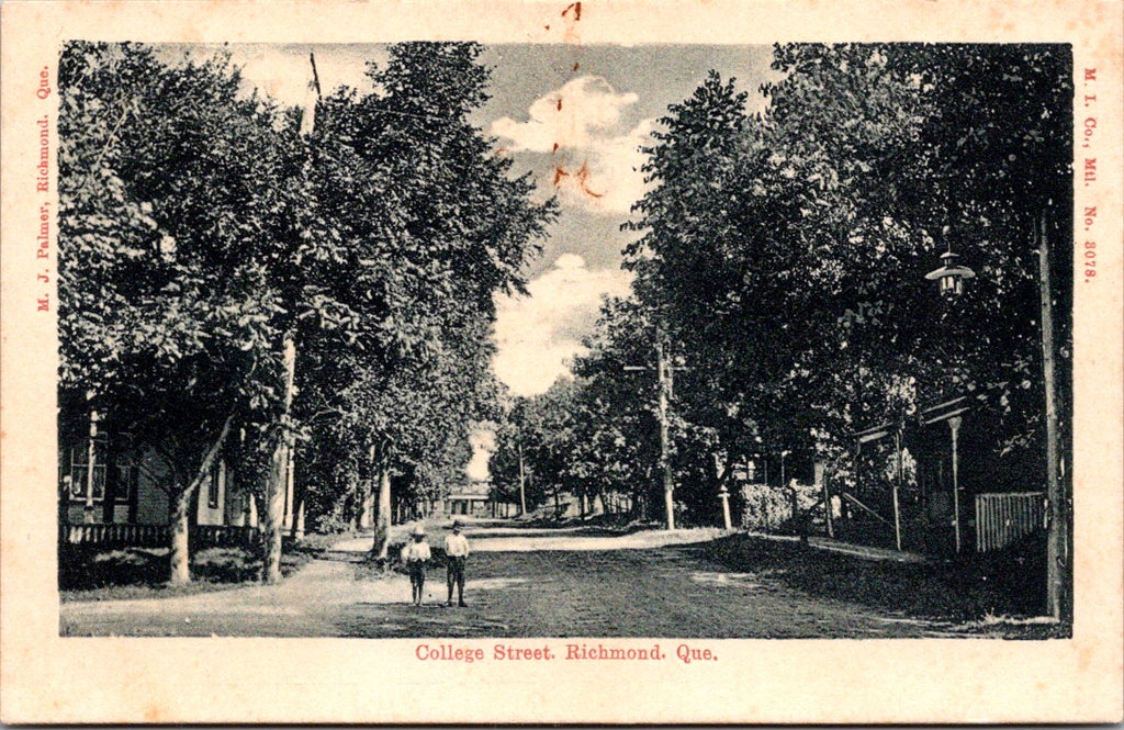 Canada - RICHMOND, QC - College St, kids postcard - CR0307