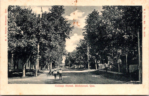 Canada - RICHMOND, QC - College St, kids postcard - CR0307
