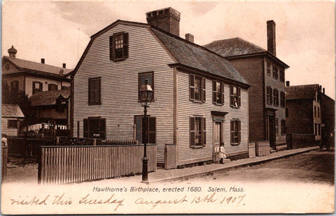MA, SALEM - Hawthorne Birthplace, little girl out front, laundry hanging on line