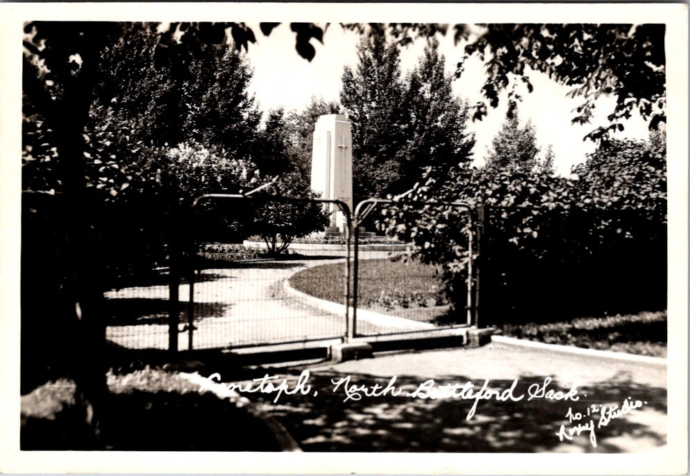 Canada - NORTH BATTLEFORD, SK - Cenetoph, Roxy Studios RPPC - D05020
