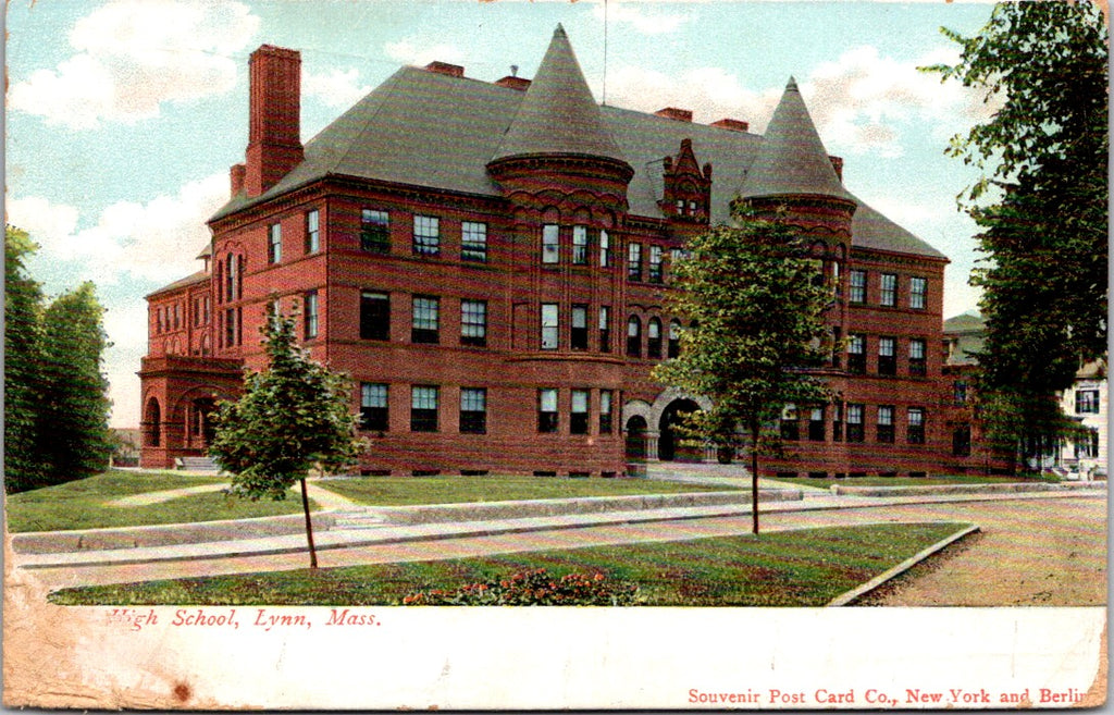MA, LYNN - High School postcard - D05335