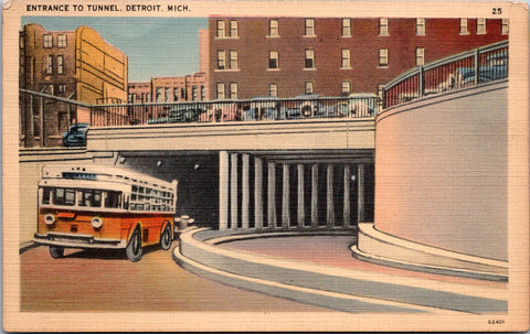 MI, Detroit - Entrance to tunnel, old bus - 1939 postcard - D07171