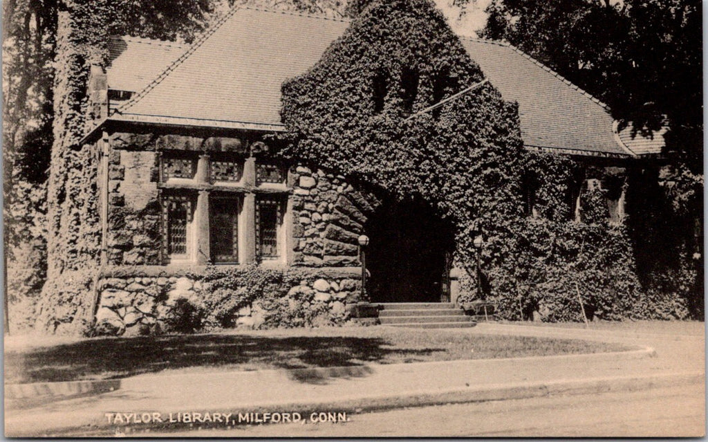 CT, MILFORD - Taylor Library close up - vintage postcard - D08312
