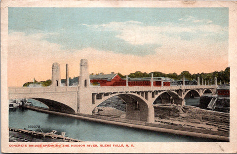 NY, GLENS FALLS - Concrete bridge over Hudson, from side postcard - D17246