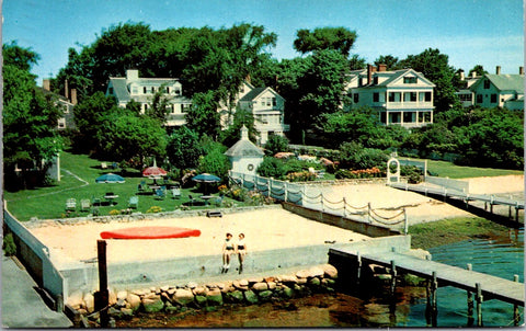 MA, EDGARTOWN - Marthas Vineyard Island waterfront homes postcard - DG0296