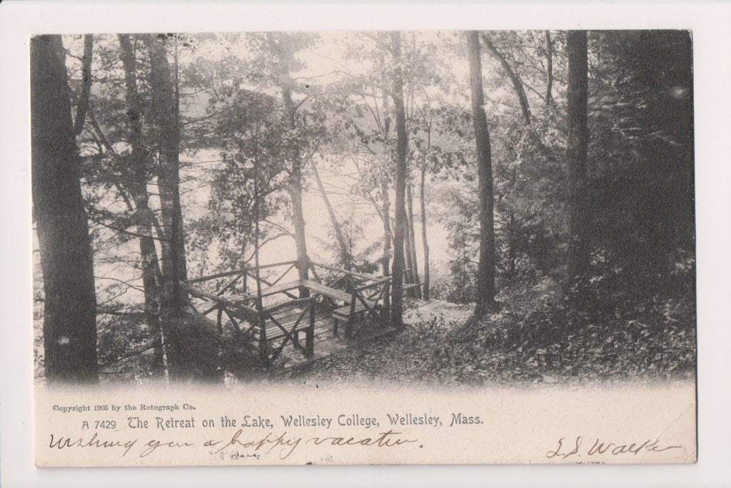 MA, WELLESLEY - Wellesley College Retreat on the lake postcard - E10189