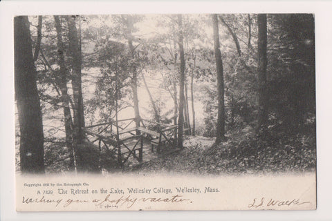 MA, WELLESLEY - Wellesley College Retreat on the lake postcard - E10189
