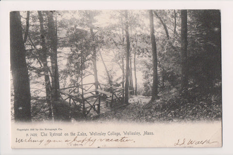 MA, Wellesley - Wellesley College Retreat on the lake postcard - E10189