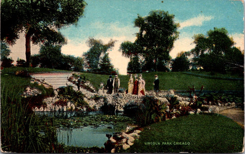 IL, Chicago Illinois - Lincoln Park, people on stone bridge postcard