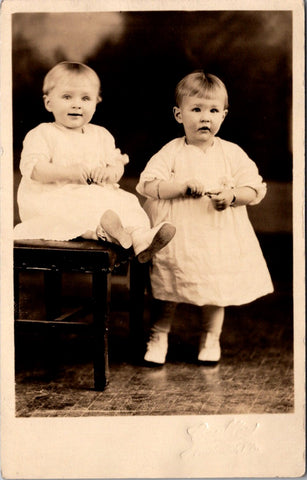 People - Children - posing for photographer - Coulter RPPC - E23246