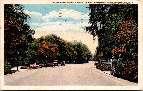 NY, BROOKLYN - Prospect Park reviewing stand, driveway postcard - E23433