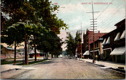 PA, HONESDALE - Main St - Large hanging pocket watch - postcard - E23515