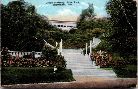 WI, Milwaukee - Lake Park, Grand Stairway - 1920s postcard - E23520