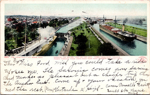 MI, SAULT STE MARIE - Weitzel Lock and city beyond - Detroit Pub postcard - F173