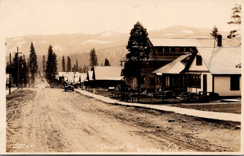 CA, WESTWOOD - Delwood St scene - kid in yard - real photo postcard - f23029