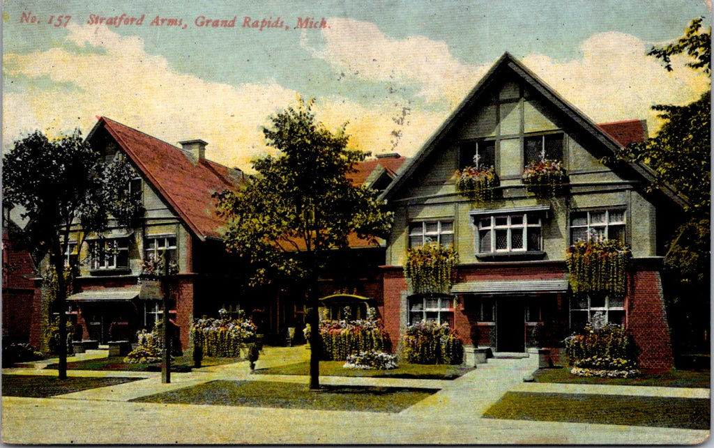 MI, GRAND RAPIDS - Stratford Arms building - @1912 postcard - G03152
